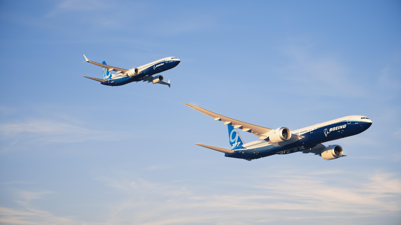 Boeing 777-9 (right) 737-10 (left)