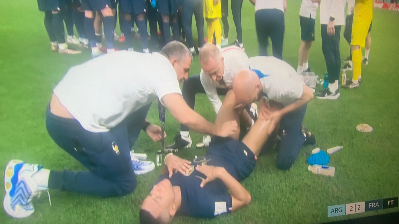 Mbappe physio