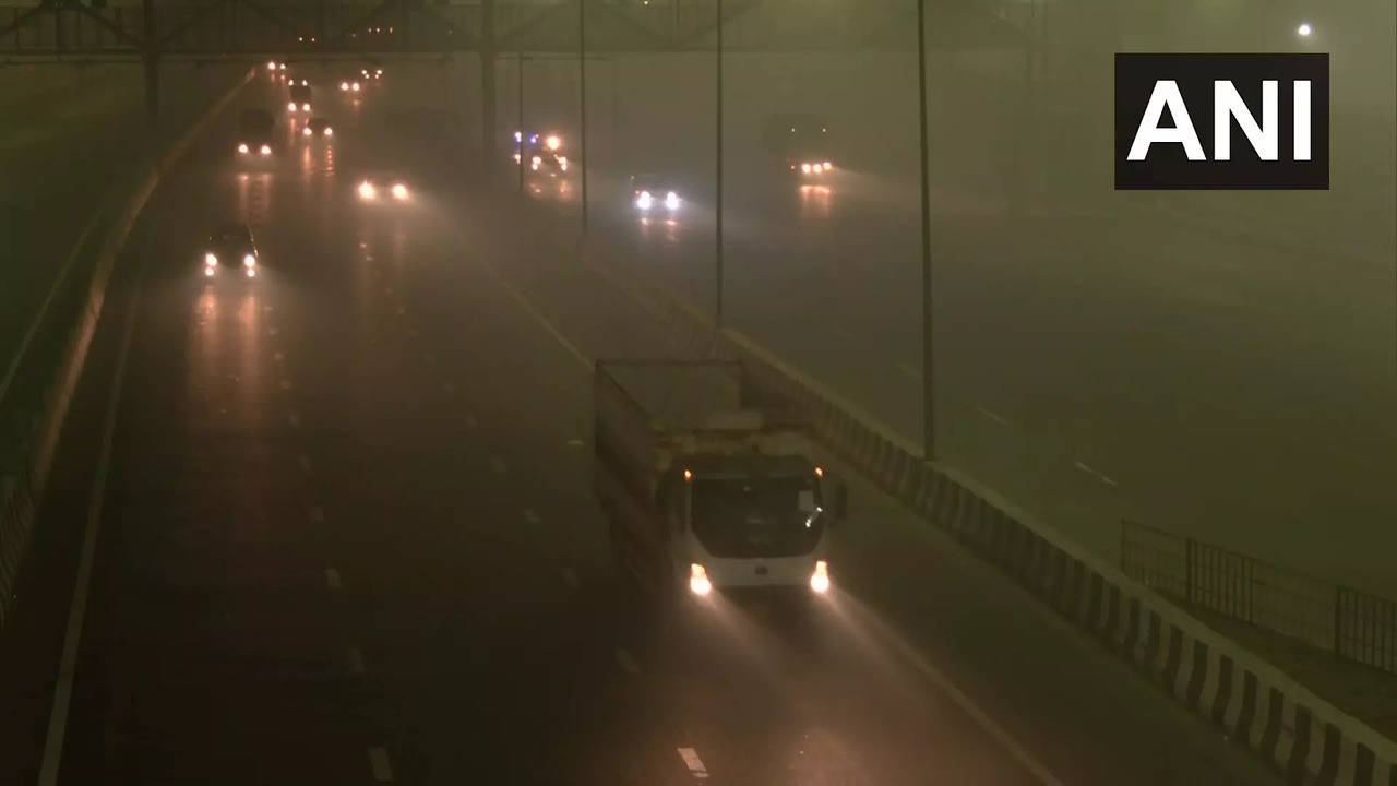 Intense fog at Akshardham Highway - ANI.