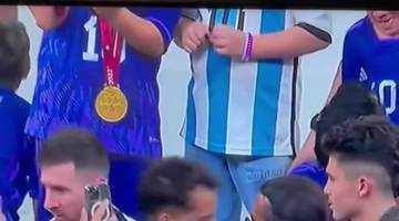 Who is Antonia Farías, the woman who hugged Lionel Messi after he won the  2022 World Cup? - AS USA