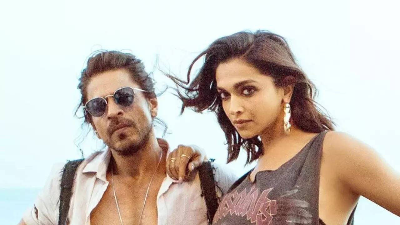 Shah Rukh Khan Now Wants To Avoid A Clash Between 'Raees' And 'Sultan' |  HuffPost News