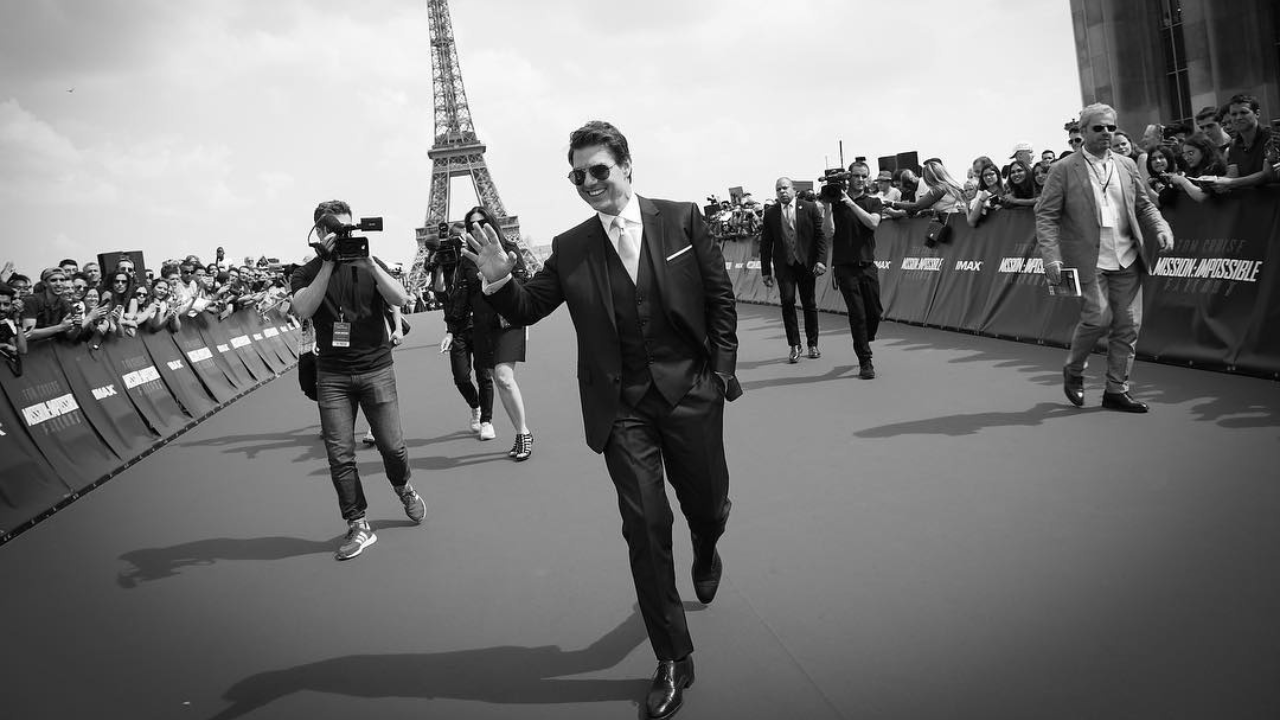 Tom Cruise STUNNER i DØDELIG stunt som involverer 500 fallskjermhopp, fans kaller ham «absolutt legende»