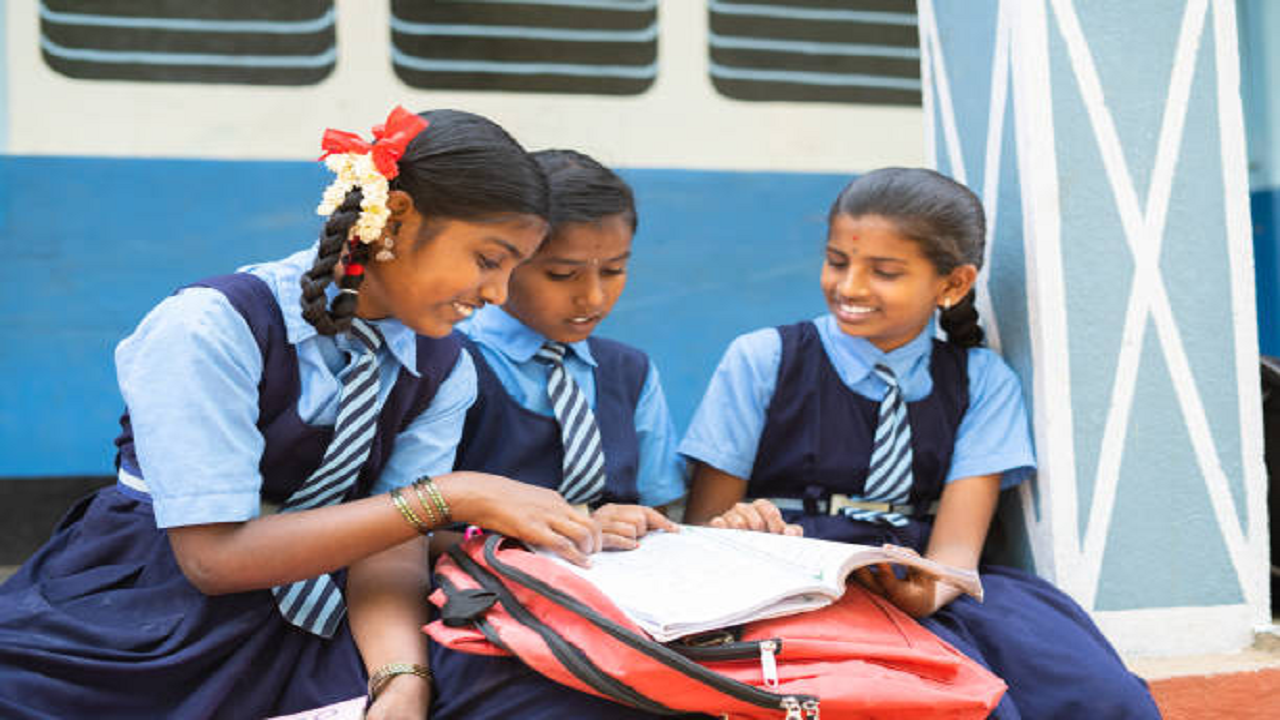 Unsung heroes, prominent women personalities should be highlighted in school textbooks: Parliamentary panel