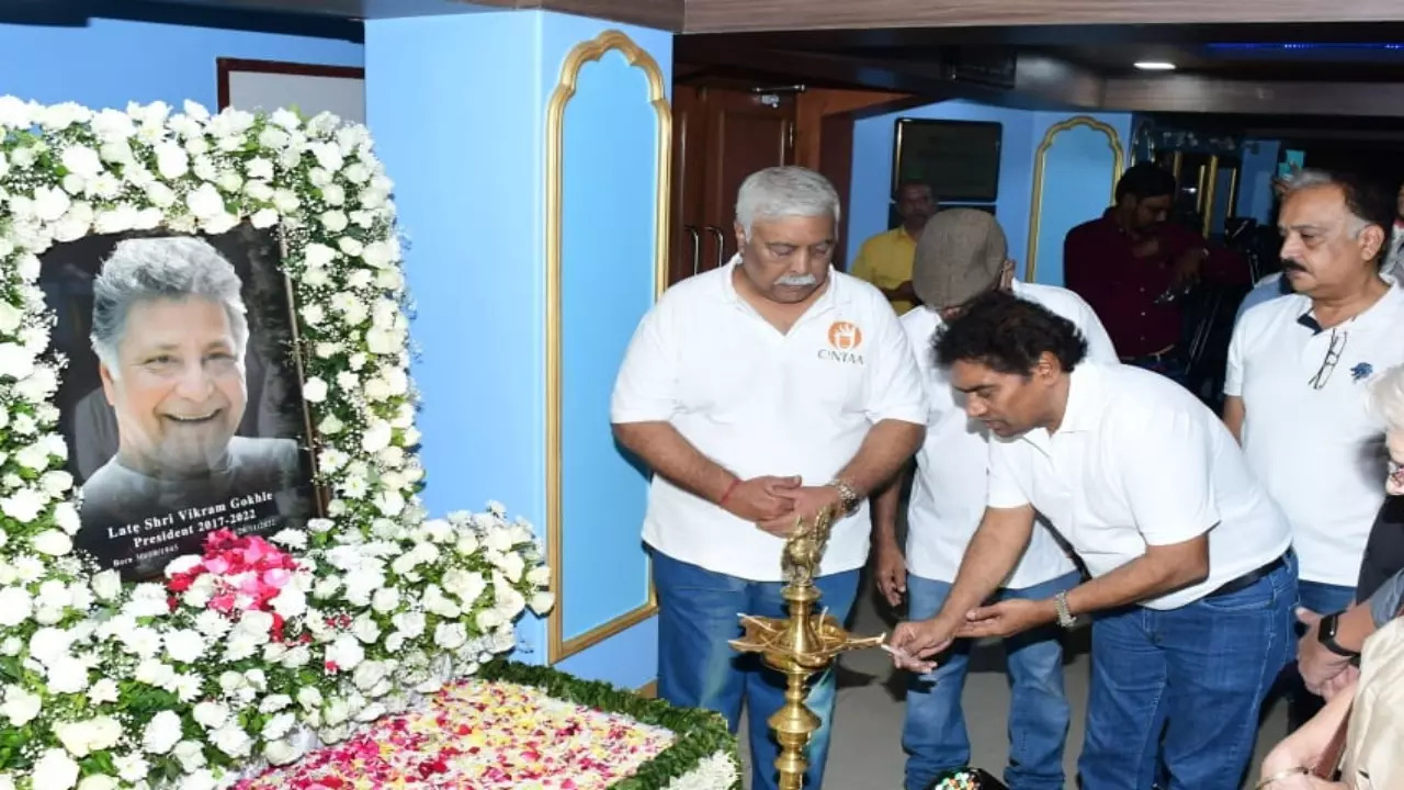 Vikram Gokhale prayer meet.