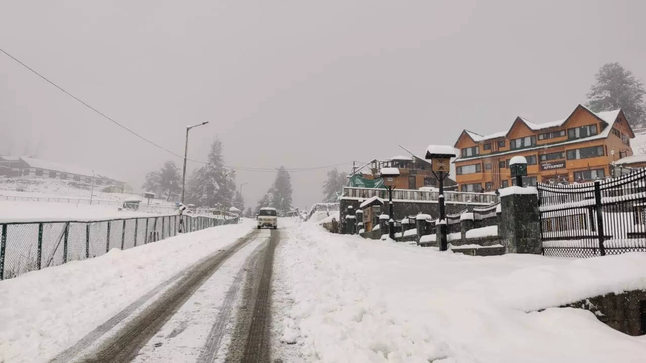 Jammu And Kashmir Weather Chillai Kalan Sets In Temperatures Drop Srinagar Gulmarg Freeze At 8797