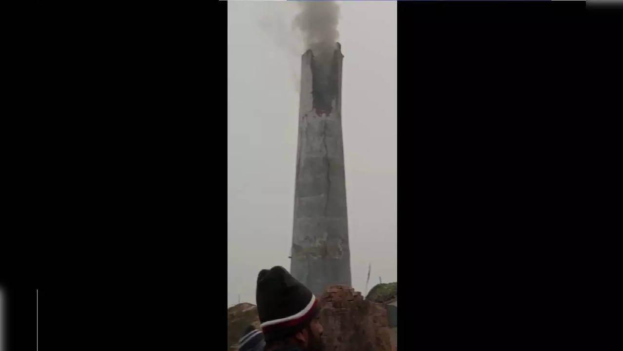 Seven people dead in East Champaran brick kiln chimney collapse.