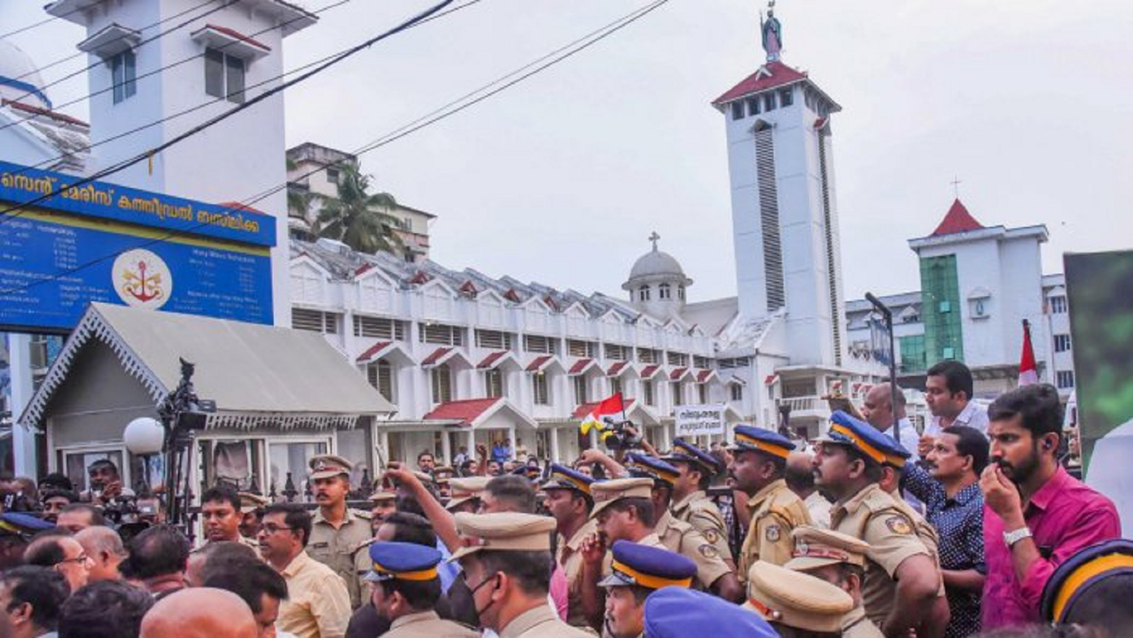 Day ahead of Christmas, why are Christian groups clashing at Saint Mary’s Cathedral Basilica in Kerala’s Kochi?