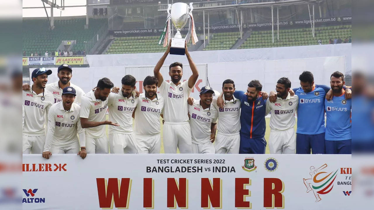 KL Rahul trophy Jaydev Unadkat