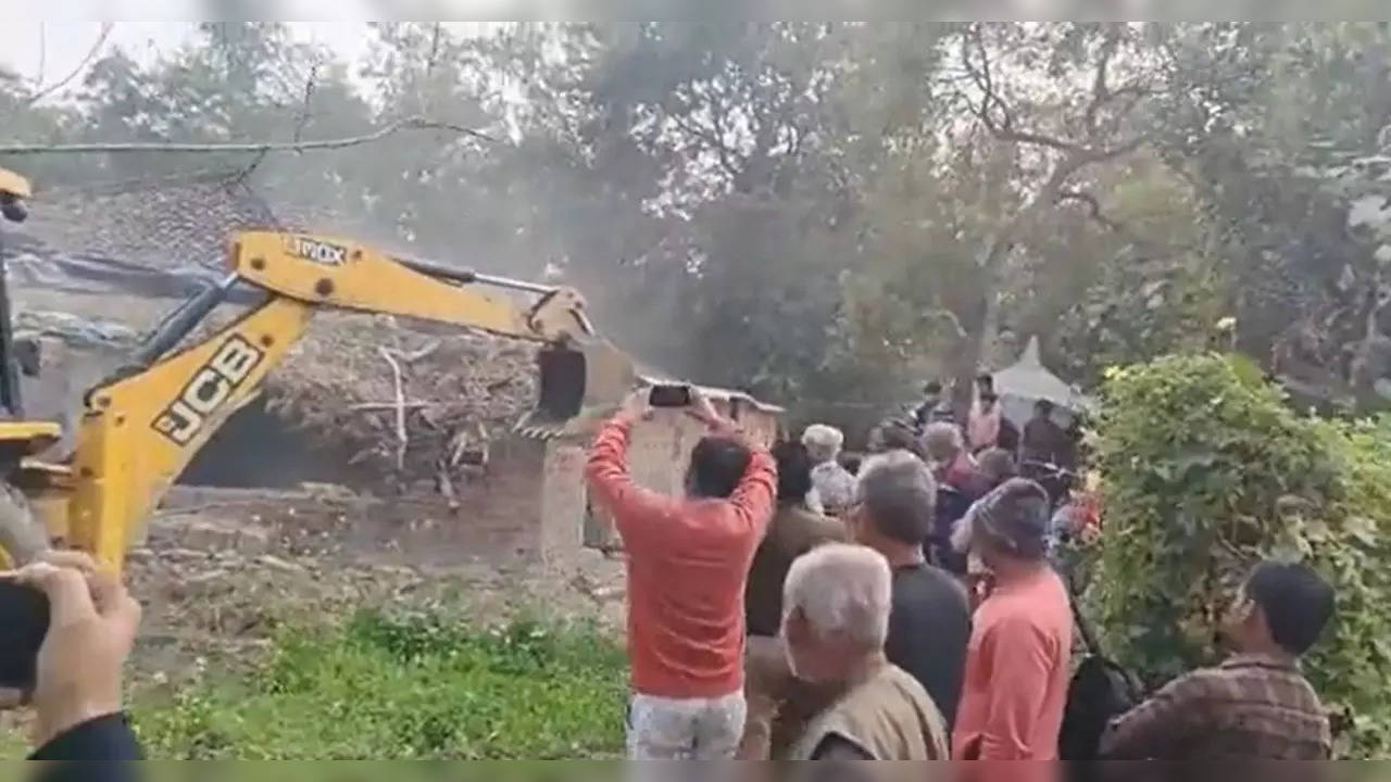 ​Bulldozer at house of MP man who thrashed woman