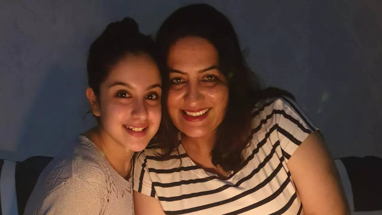 Tunisha Sharma with her mother