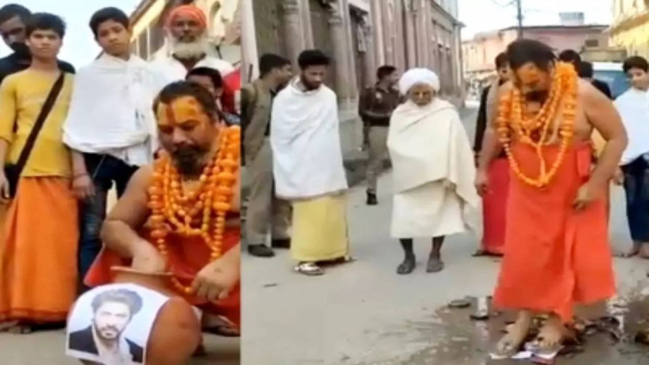 Ayodhya seer performs 'tehraveen' of Pathaan star Shah Rukh Khan