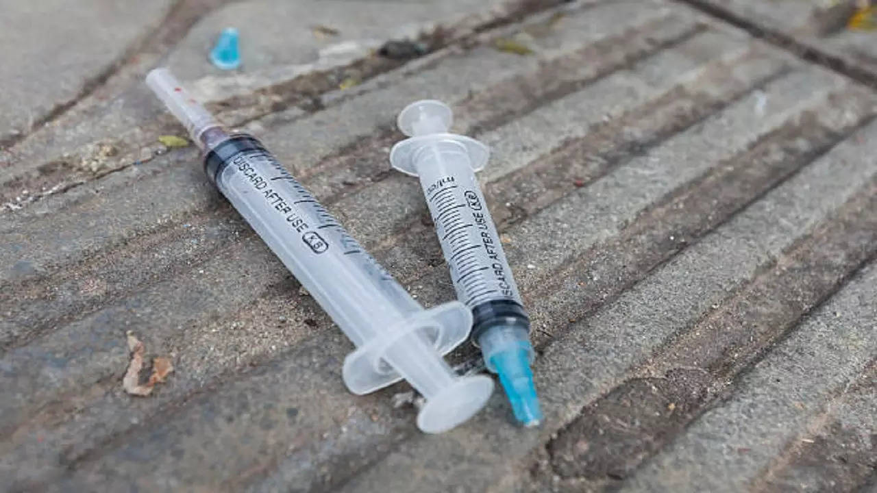 istockphoto-syringe