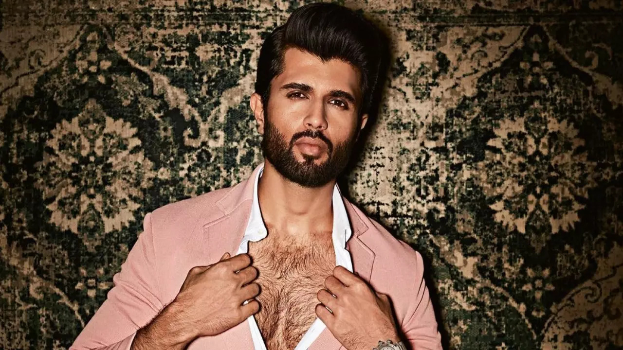 DeveraSanta is here! Vijay Deverakonda announces all expenses-paid trip for 100 fans