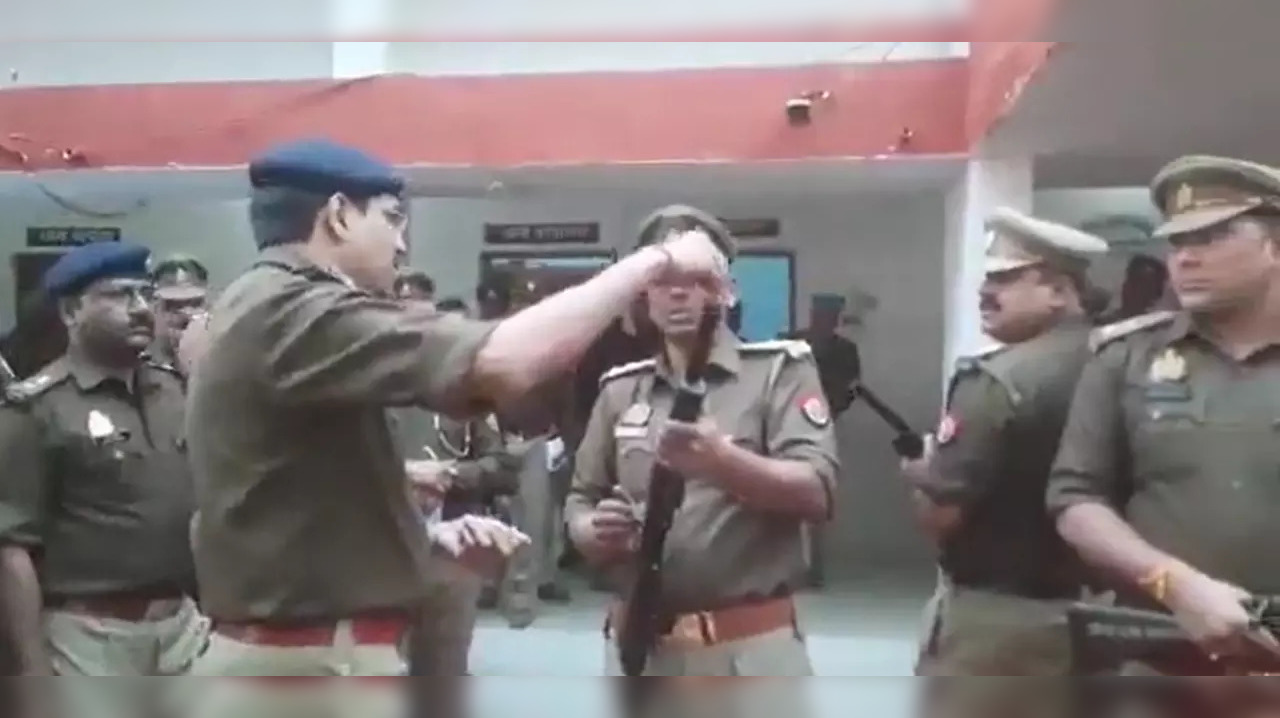 ​UP cops fails to load rifle