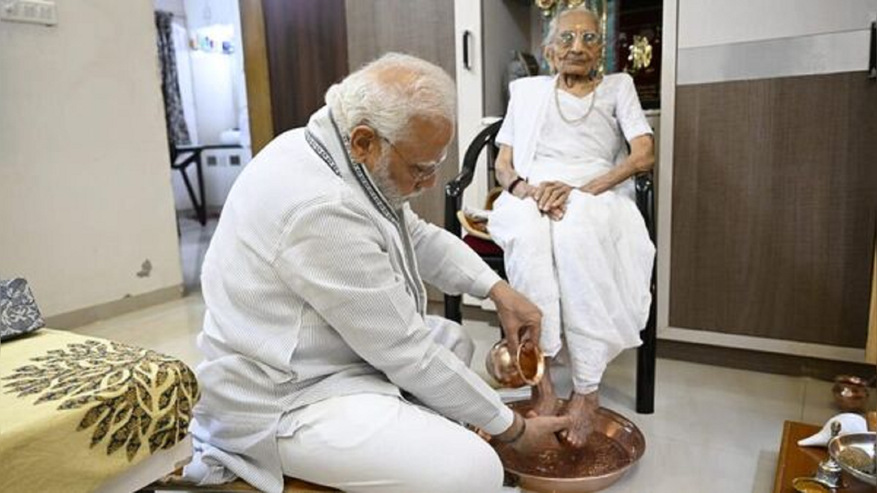 PM Narendra Modi with his mother Heeraben Modi