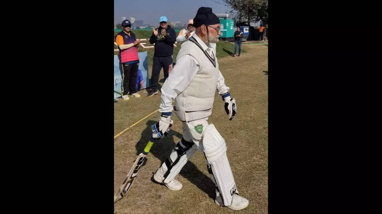 Veteran coach and former first-class Cricketer Gurcharan Singh, 87, walks out to bat | Picture courtesy of Vijay Lokapally