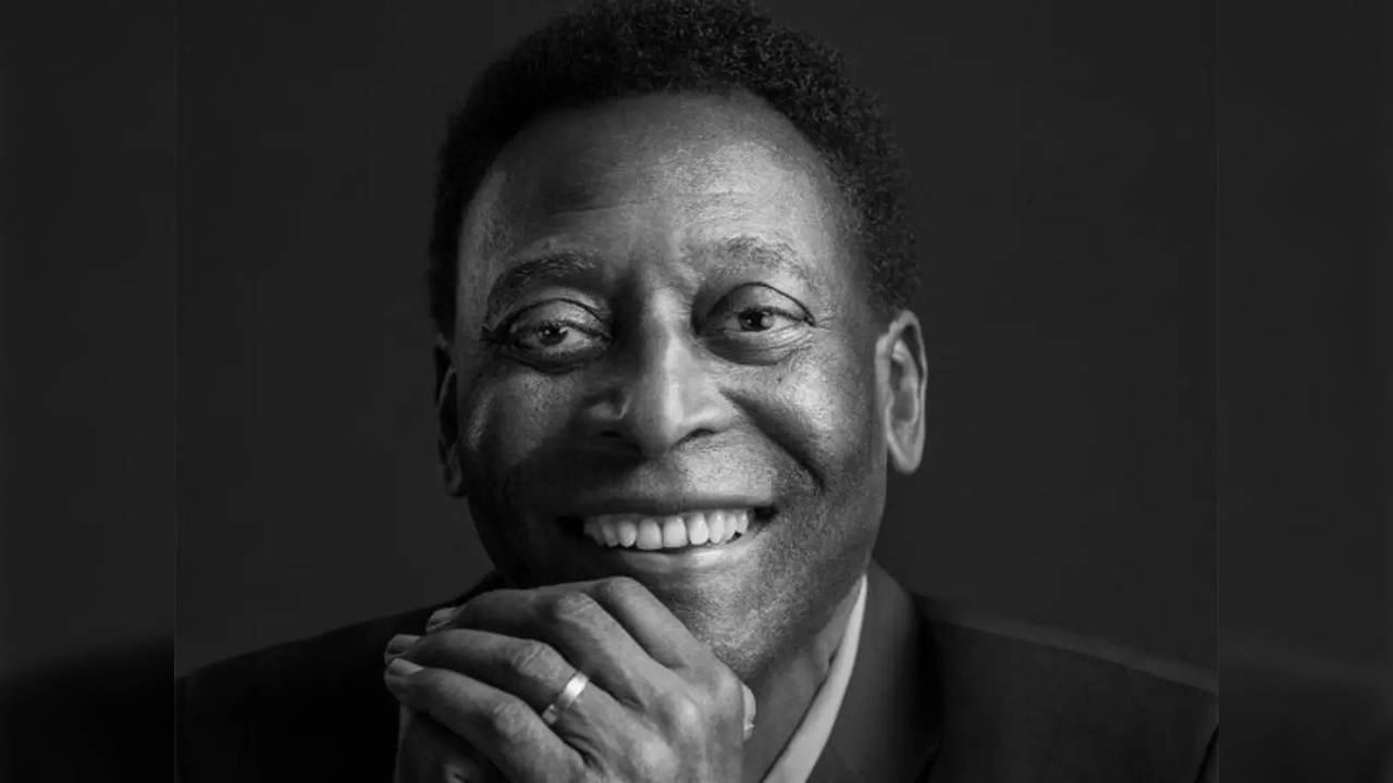 Football legend Pele passes away: Kareena Kapoor Khan, Vicky Kaushal, other celebs mourn demise of KING