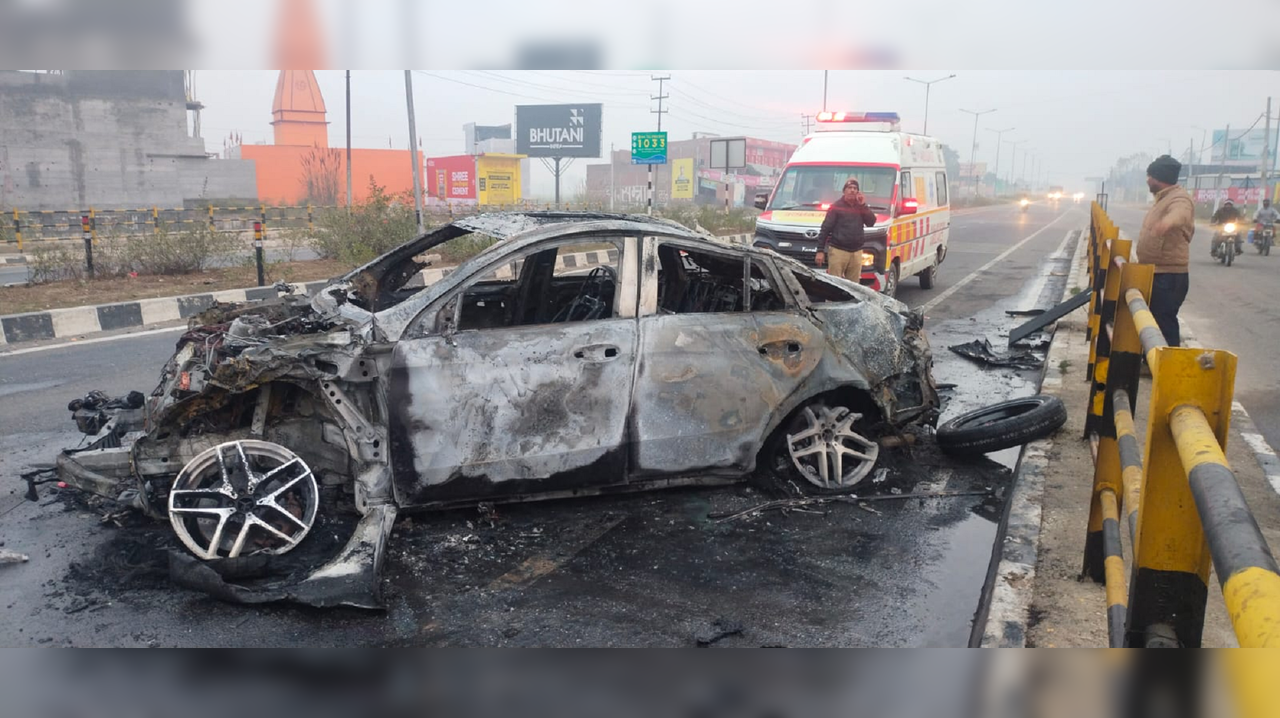 Cricketer Rishabh Pant meets with an accident near Roorki