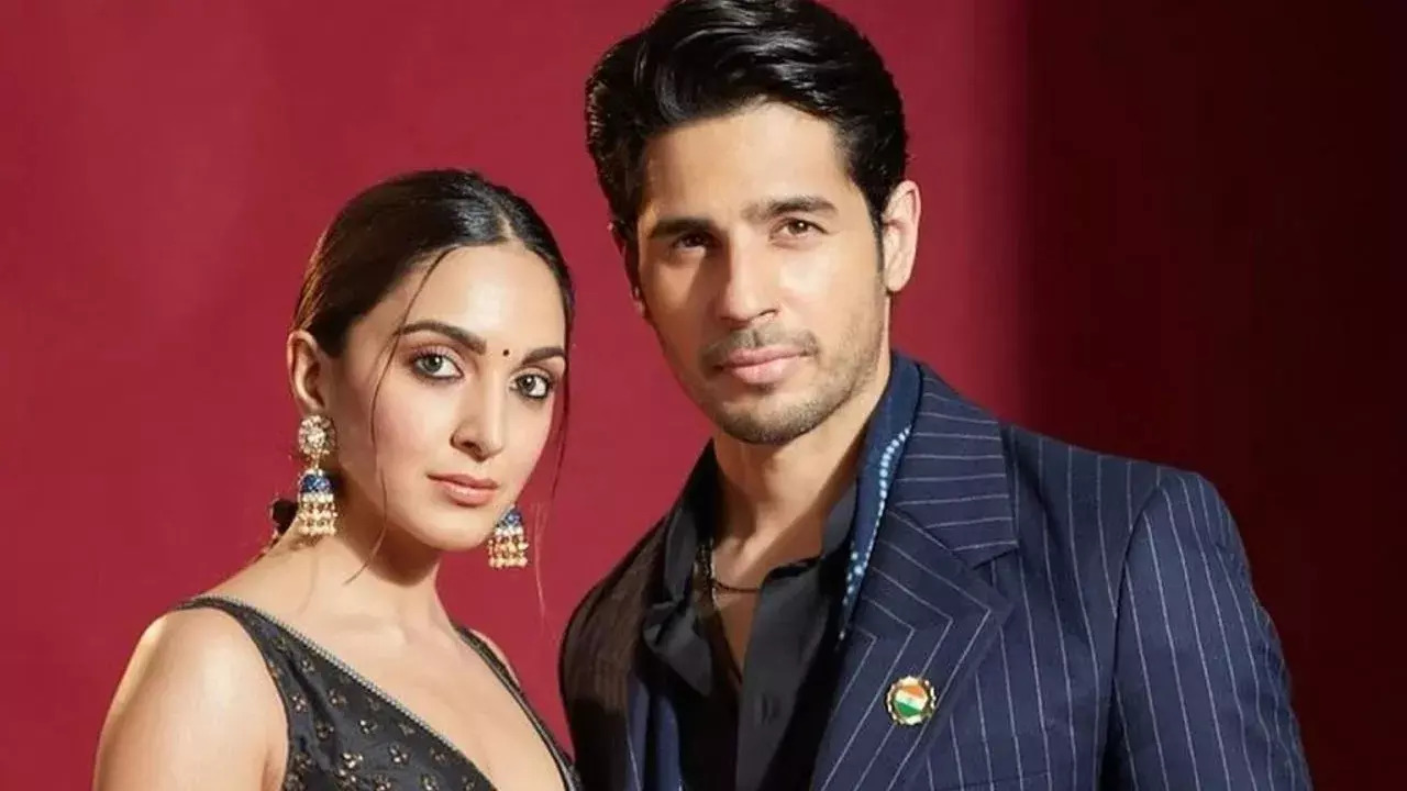 Sidharth Malhotra, Kiara Advani spotted partying together, check out pics