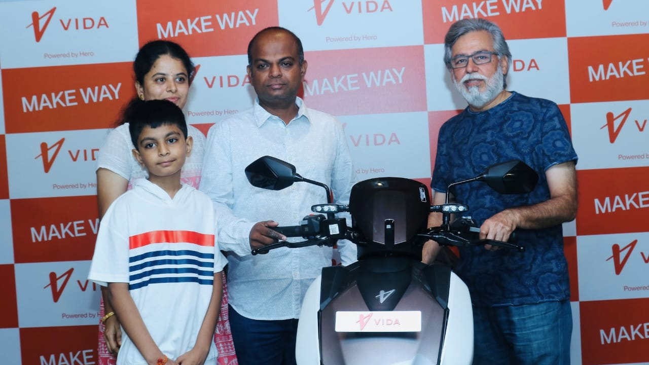 Hero Vida V1 deliveries begin, first electric scooter delivered in Bengaluru