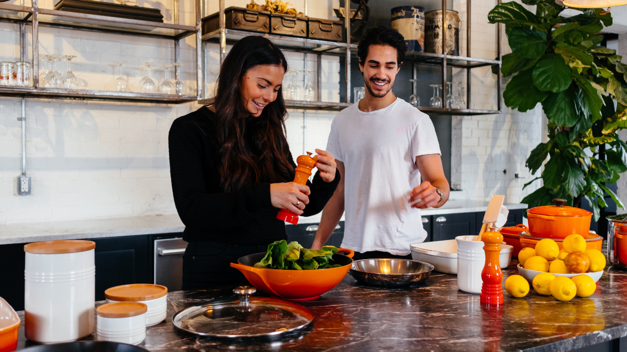 Woman says husband grades food she cooks and orders pizza if he doesn't like what she made