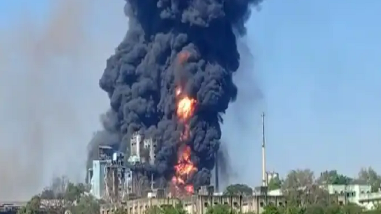 Massive fire in Nashik factory