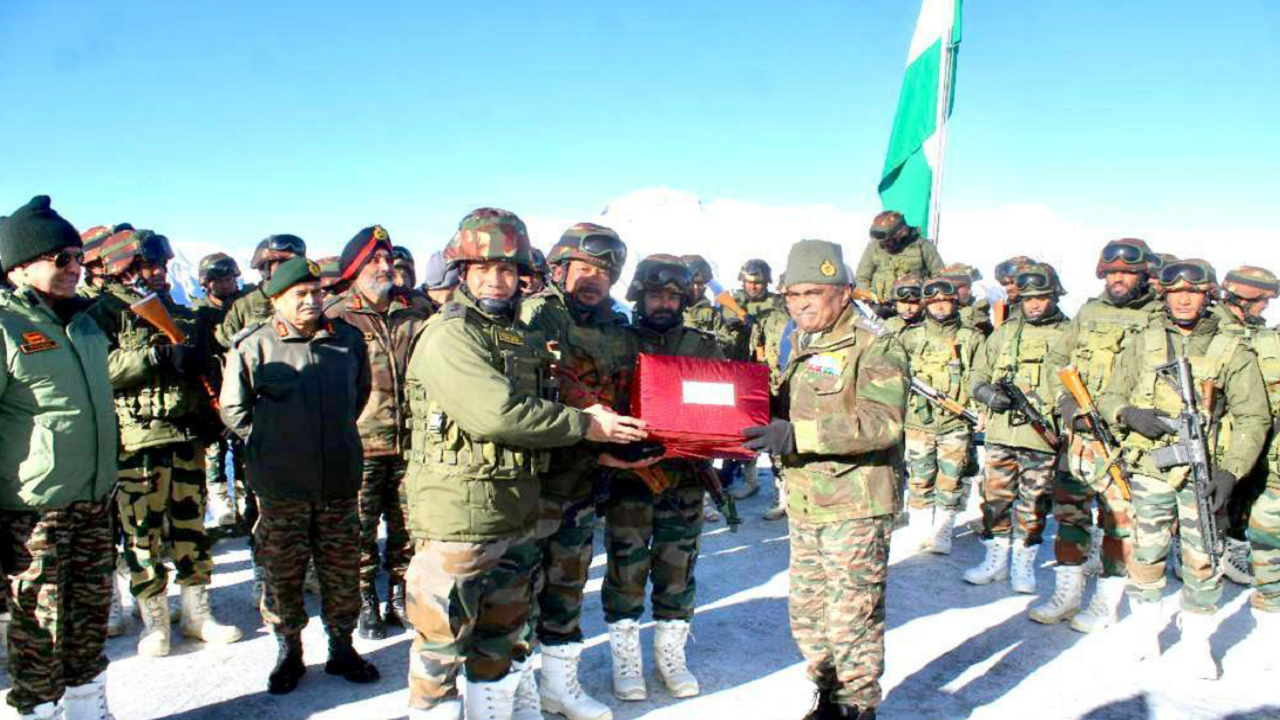 Army Chief meets jawans to extend New Year greetings