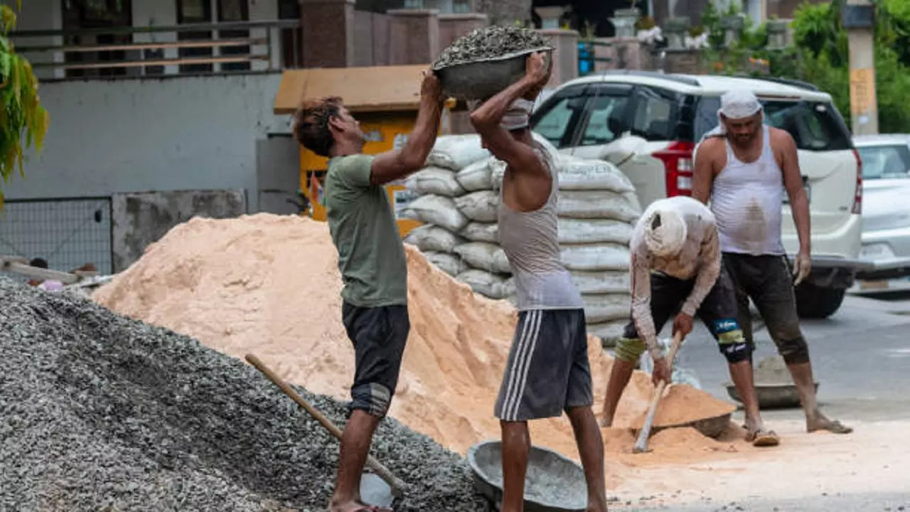 istockphoto-labourer india