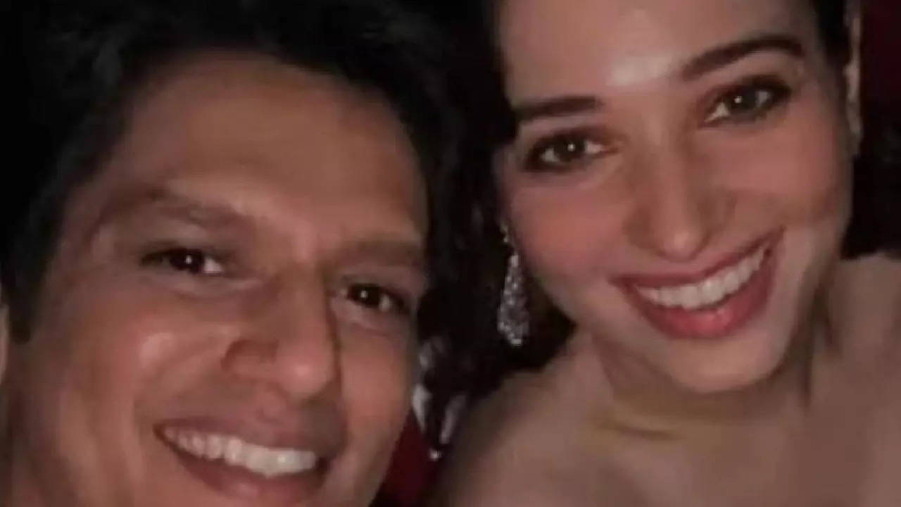 Tamanna Kisses Sexy Video - Tamannaah Bhatia-Vijay Varma's alleged kiss at New Year's party sparks  dating rumours. WATCH | Entertainment News, Times Now