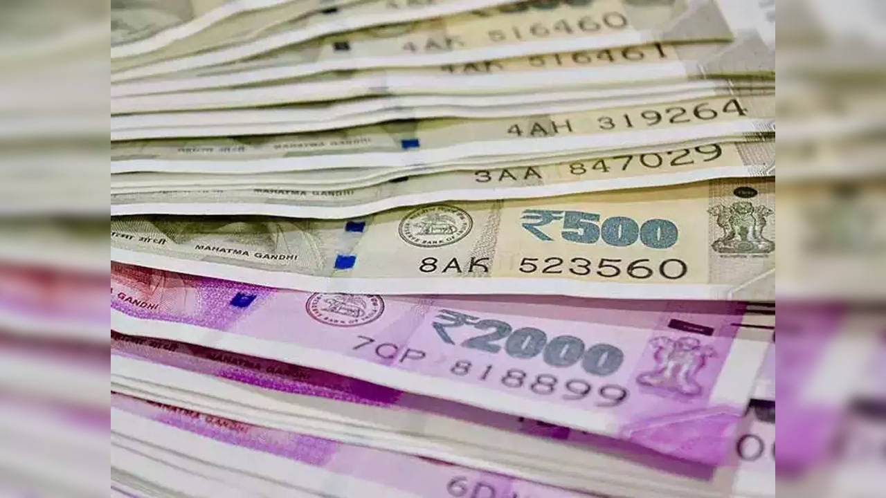 Currency in circulation in Decemeber 2022: Rs 32.42 lakh crore, 83 pc massive surge since demonetisation in November 2016