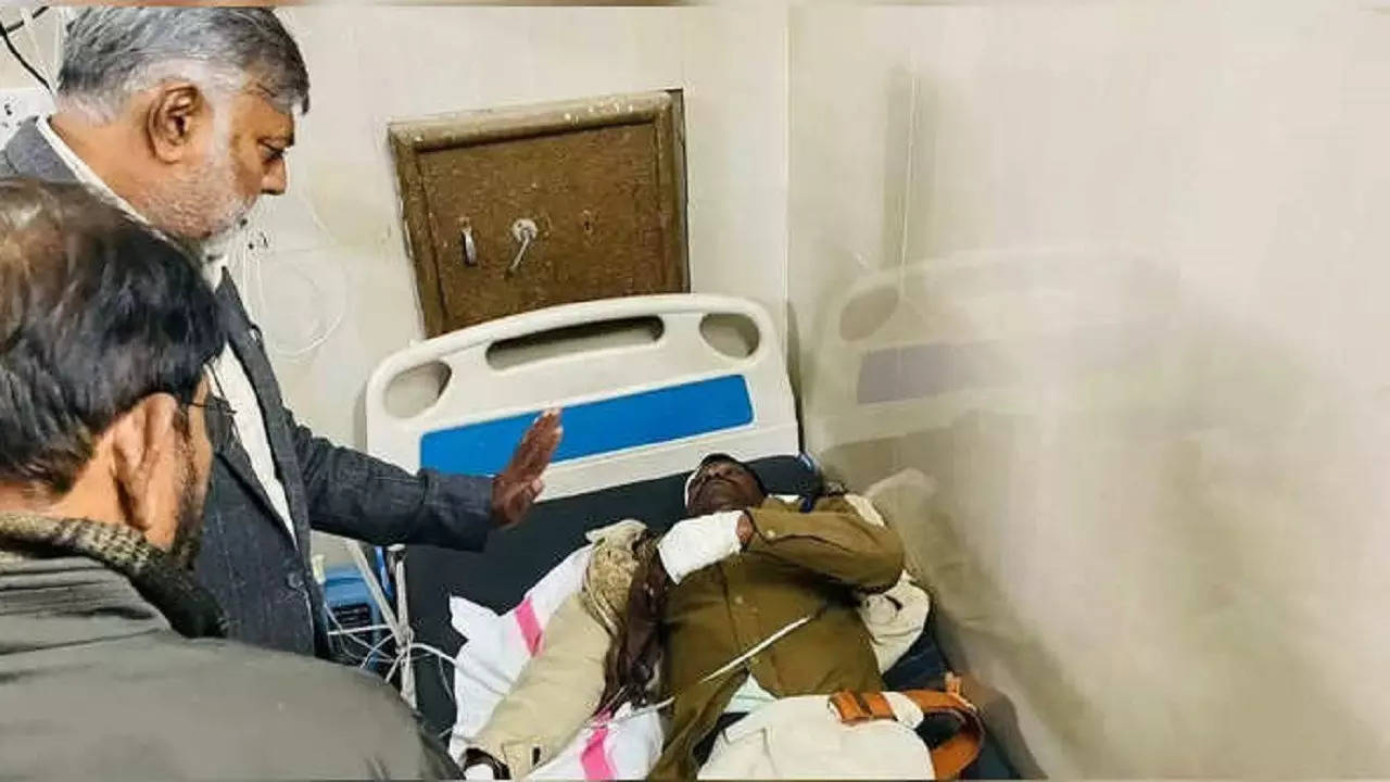 Prahlad Patel visited injured cops in hospital