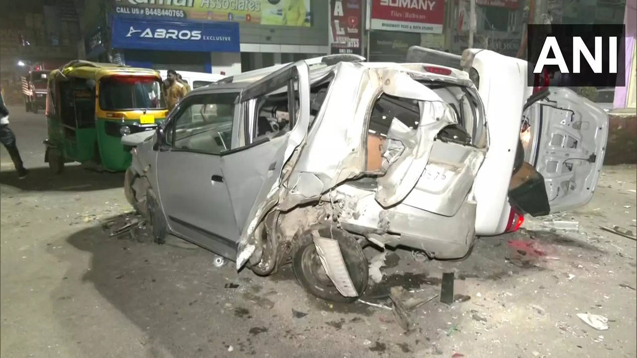 Delhi car rammed - ANI.