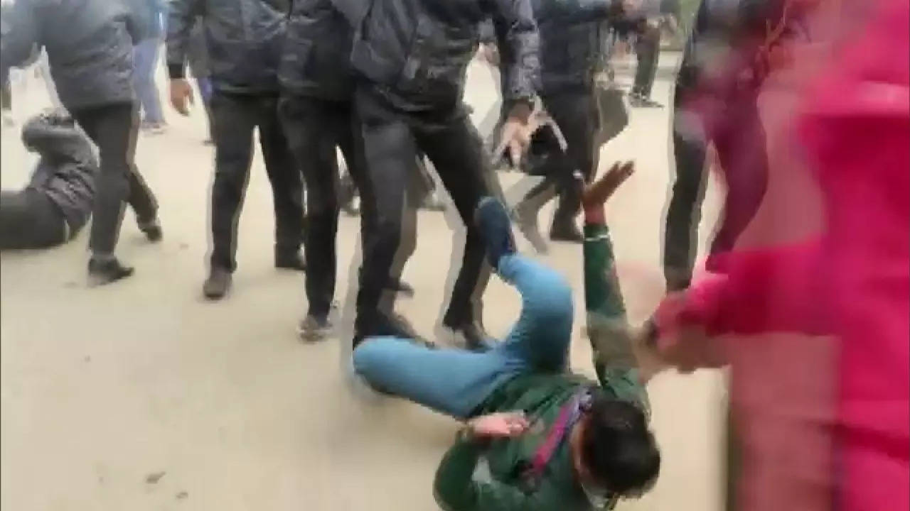 Delhi India Gate scuffle