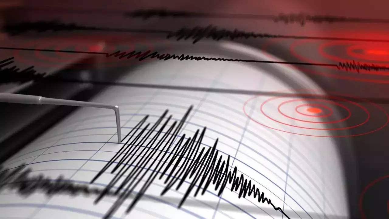 An earthquake was felt in many parts of the city, the epicenter of which is Afghanistan