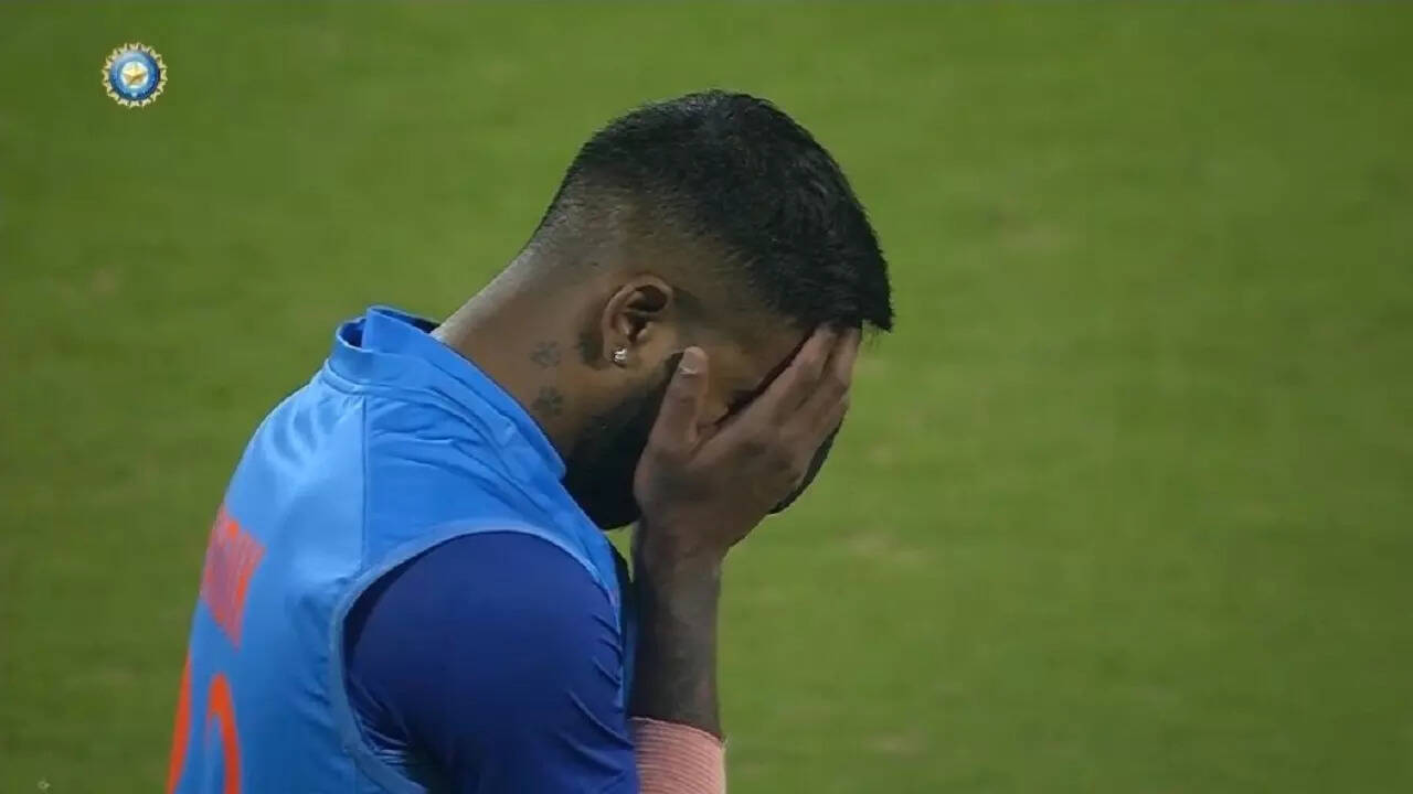 WATCH: Hardik Pandya in disbelief as Arshdeep Singh bowls his fourth no-ball  in 2nd T20I vs SL