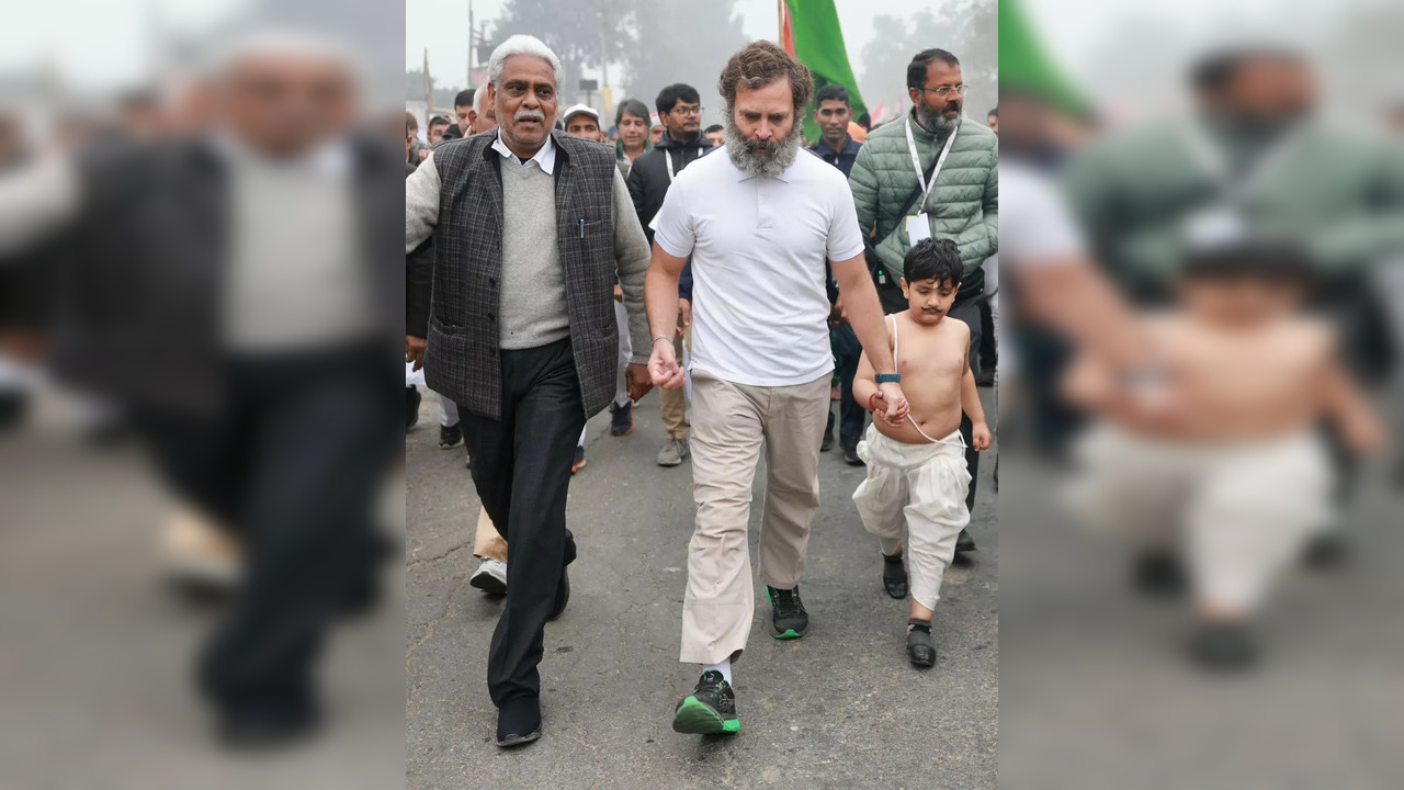 Rahul Gandhi with a kid in Bharat Jodo Yatra