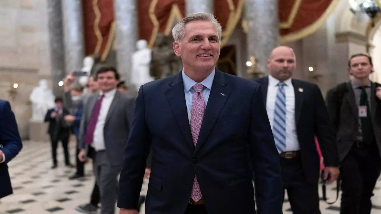 Newly-elected Speaker of the House Kevin McCarthy walks to his office