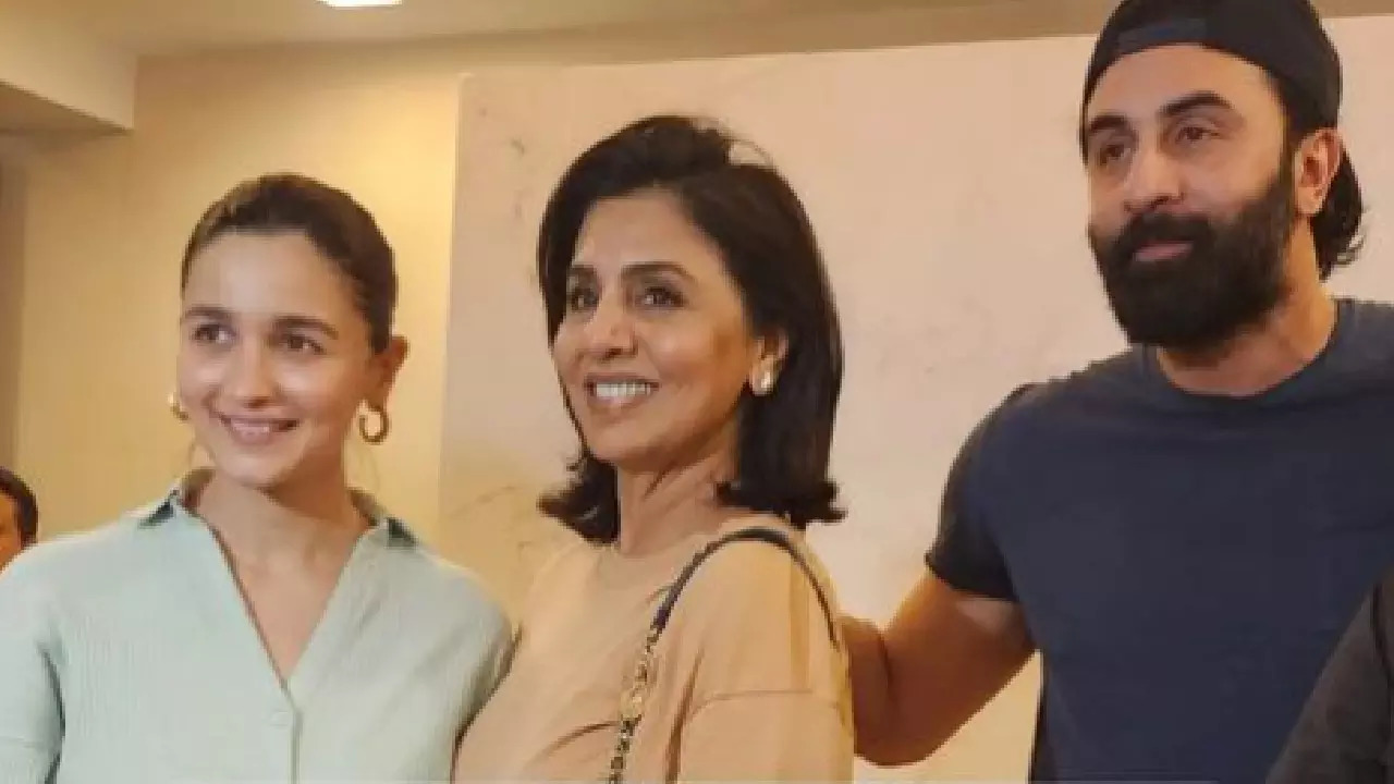 Ranbir Kapoor, Alia Bhatt, and Neetu Kapoor