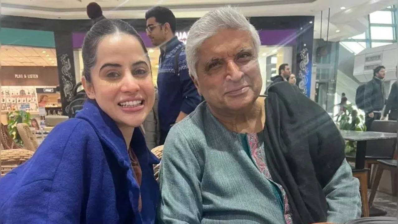 Urfi Javed shares PIC after bumping into 'legend' Javed Akhtar. Jokes 'Finally met my grandfather today'