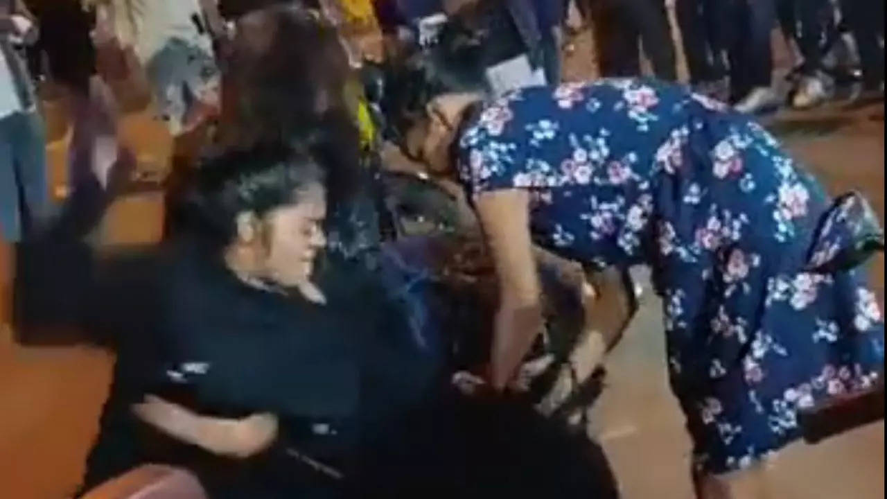 Viral video of drunk girls beating up woman outside Indore pub resurfaces |  Viral News, Times Now