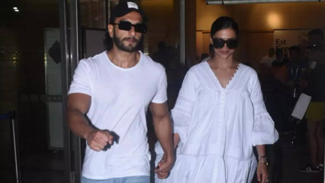 Ranveer Singh Leaves Airport In His Swanky Car