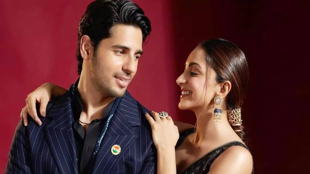 Sidharth Malhotra blushes when asked about tying the knot with Kiara Advani. Video from Delhi wedding goes viral