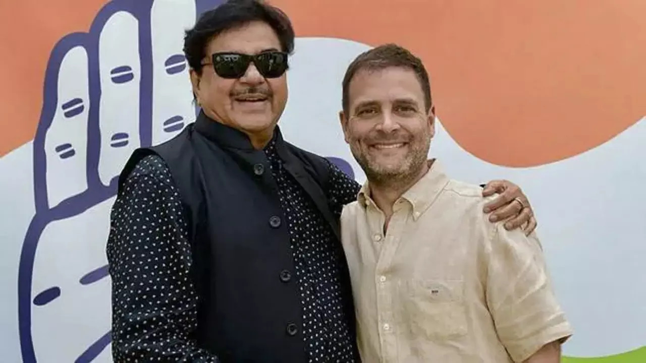 bjp-mp-shatrughan-sinha-meets-rahul-gandhi_9668e8ee-5453-11e9-8f69-76e382037a5f