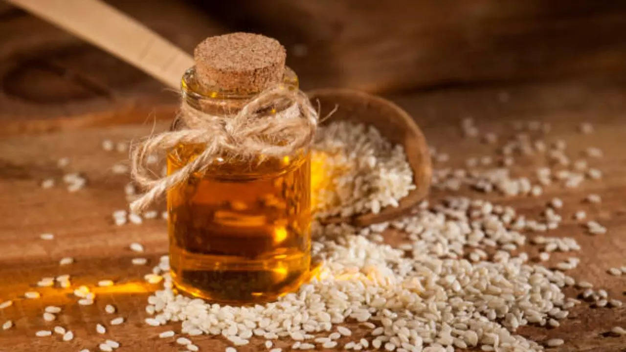 Sesame oil benefits: Til ka tel can help prevent dandruff, here are its  other uses