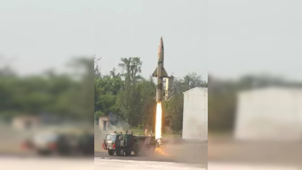 India successfully test-fires SRBM Prithvi-II.