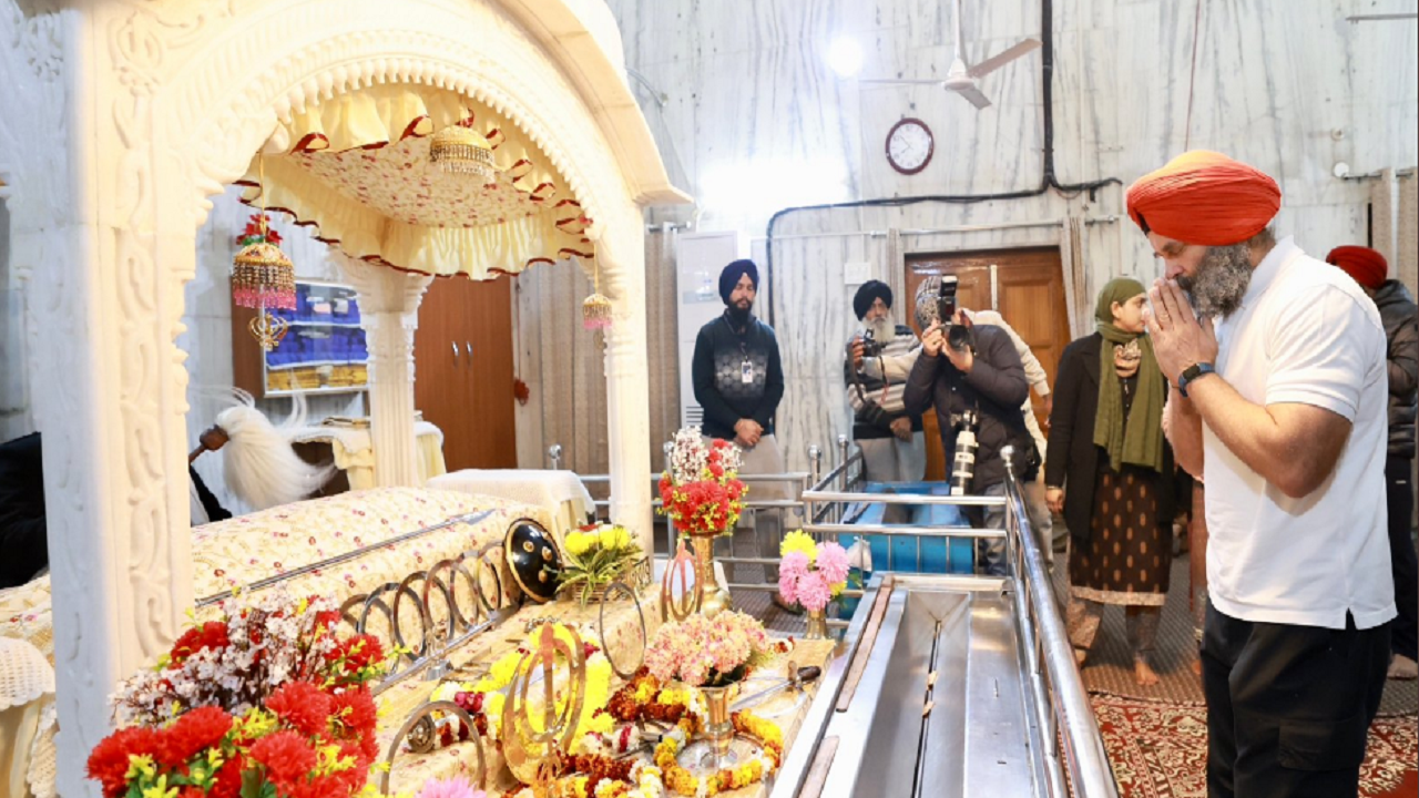 Rahul Gandhi visits Fatehgarh Sahib Gurudwara