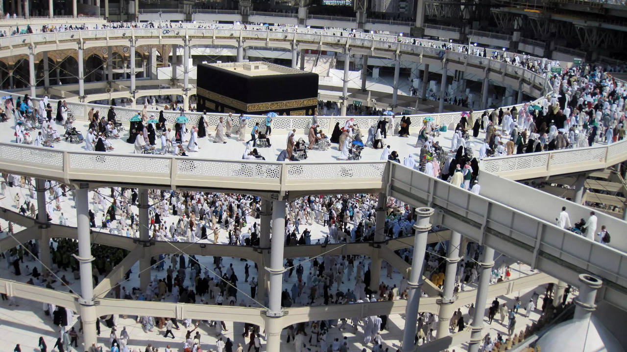 Modi's govt's pro-people move! VIP quota for Hajj scrapped