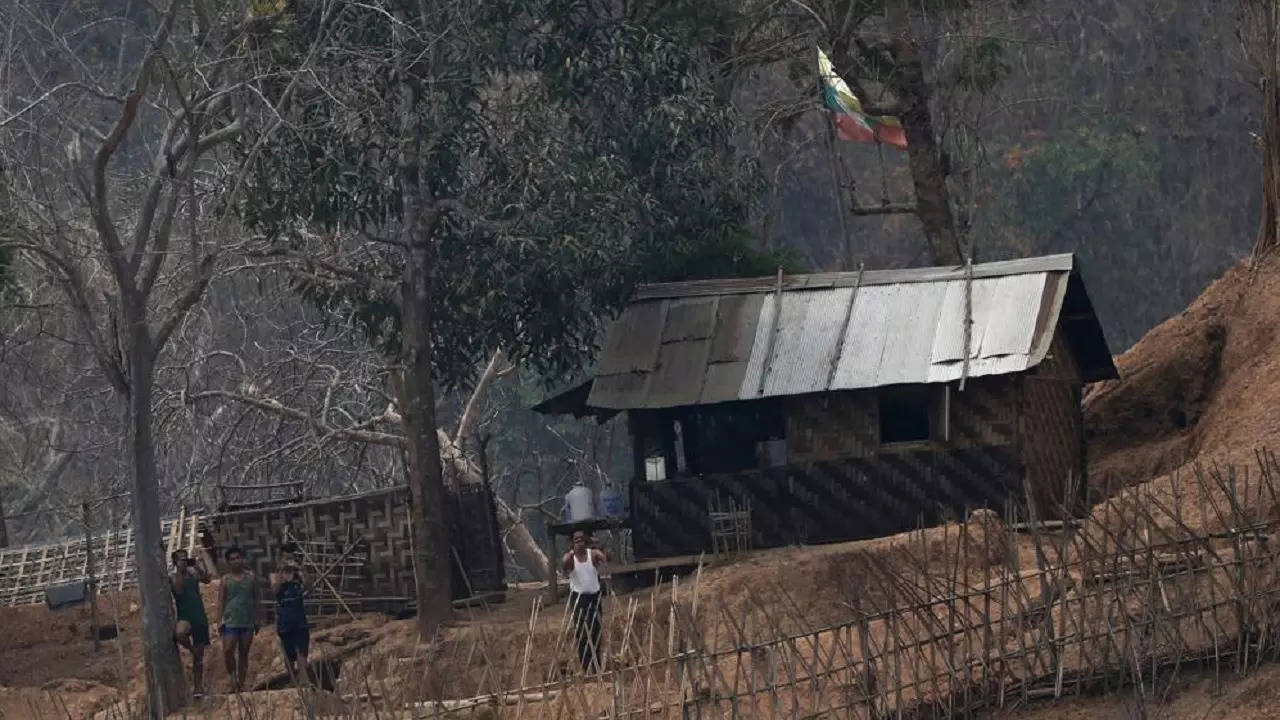 myanmar soldiers near Thailand border ap.