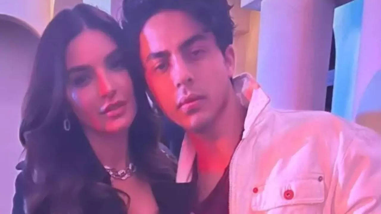 Pak actress Sadia Khan SLAMS 'baseless' reports about dating Aryan Khan after viral photo from NYE sparks rumours