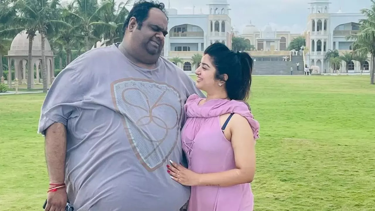 Mahalakshmi's PHOTOS with hubby Ravindar Chandrasekaran go viral. Seen yet?